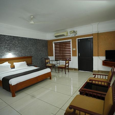Hotel Maharani Pala Exterior photo